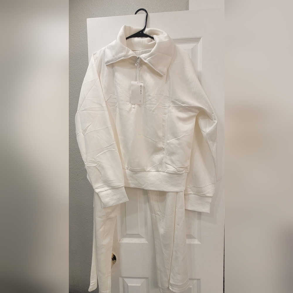ReoRia Off-White Pantsuit